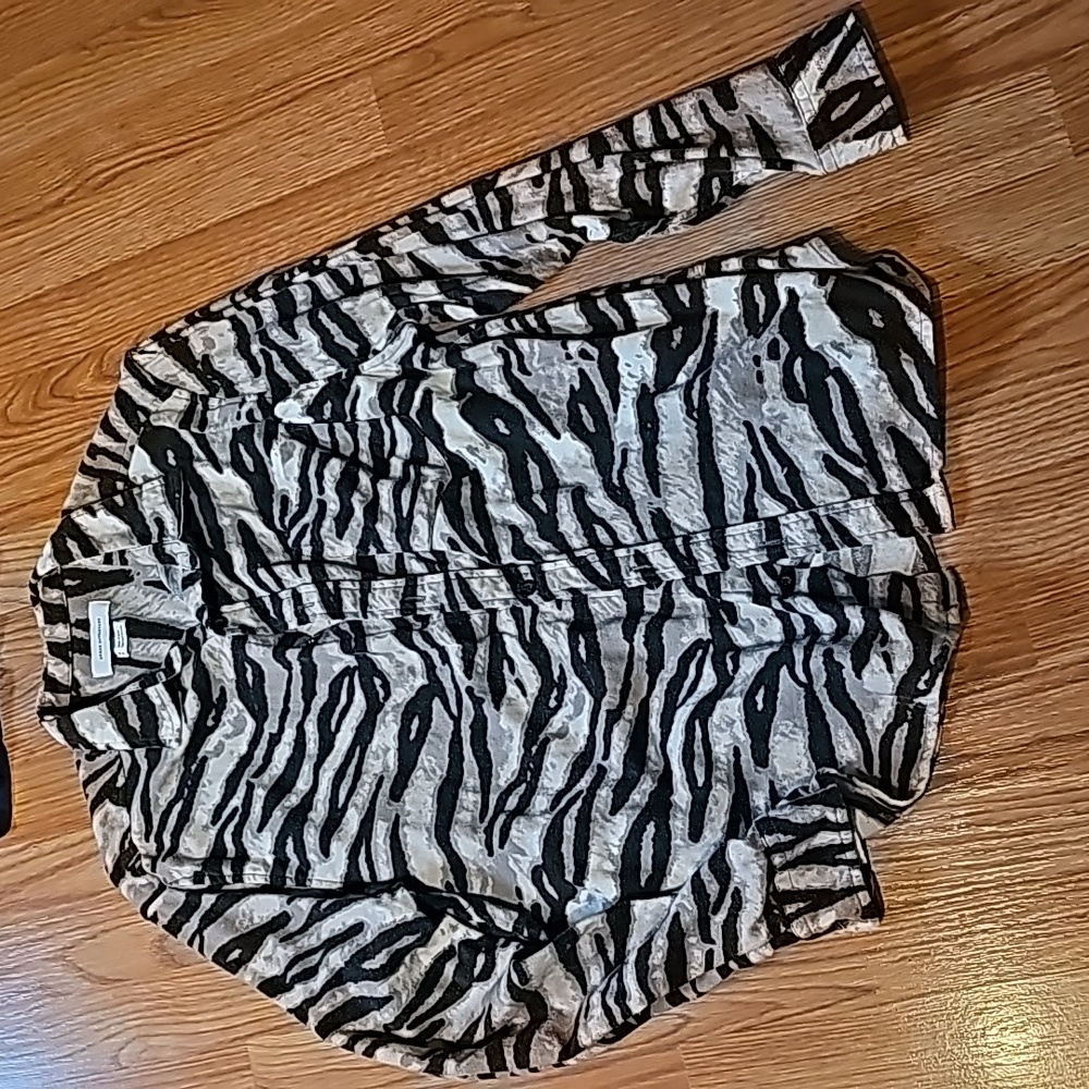 Shirts - Picture 5 of 10